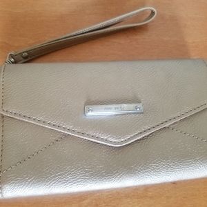 NWOT Nine West Gold Metallic Wristlet